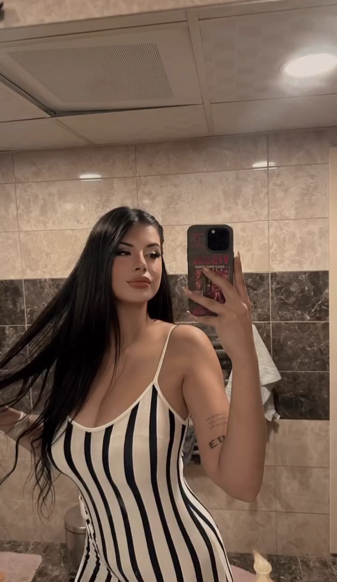 Emiruşağı Alman Bayan Escort Asya